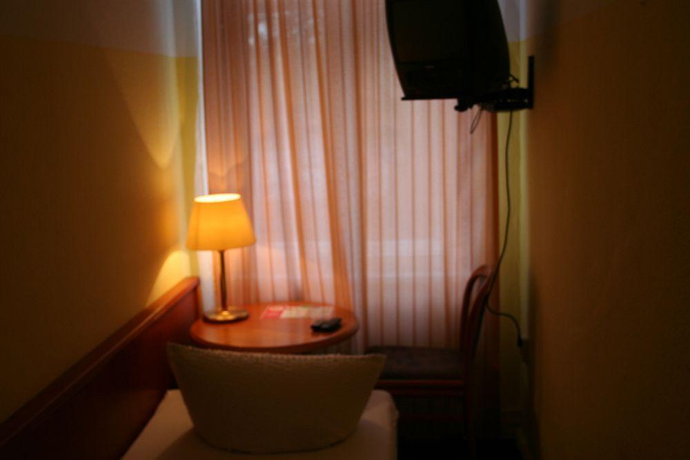 Hotel-pension Adamshof Gasthof Berlin